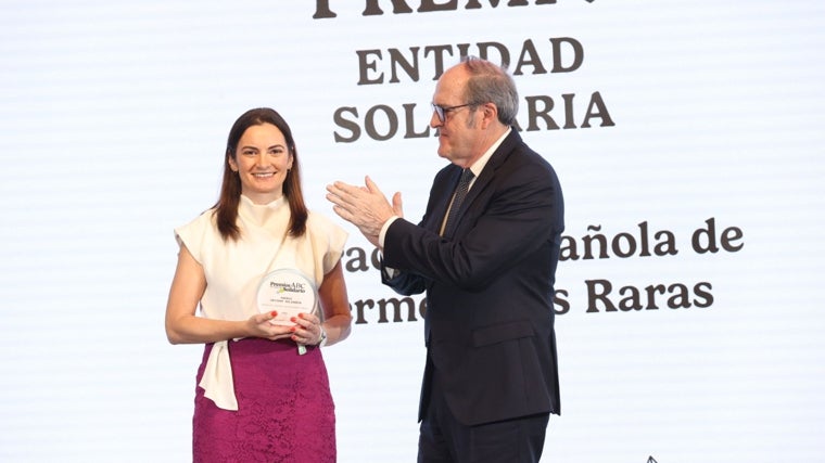 Directora general de la Federación Española de Enfermedades Raras, Isabel Motero y el Defensor del Pueblo, Ángel Gabilondo