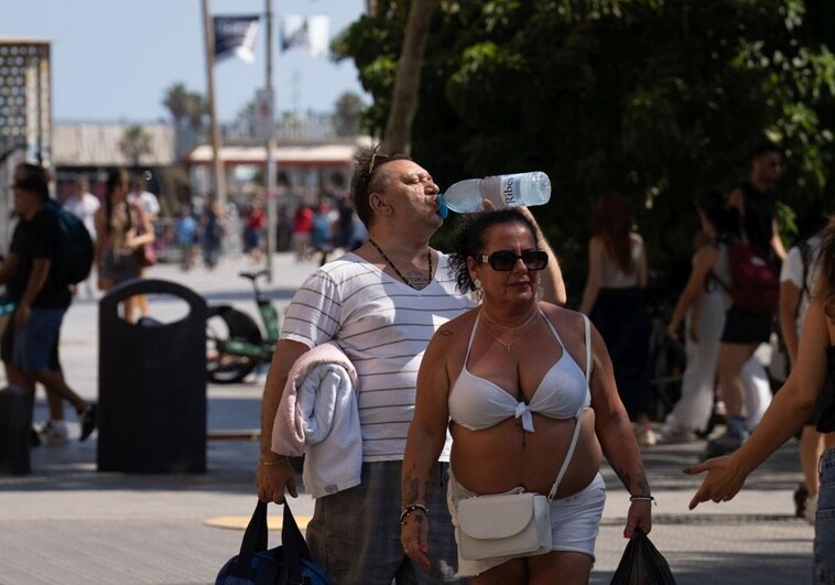 La primera ola de calor del verano pone en aviso amarillo y naranja a gran parte de España con temperaturas de más de 40 grados