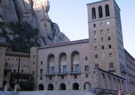 El Parlamento catalán acuerda por unanimidad mantener la Medalla de Oro a la Abadía de Montserrat