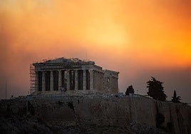 40.000 personas evacuadas por los fuegos que cercan Atenas