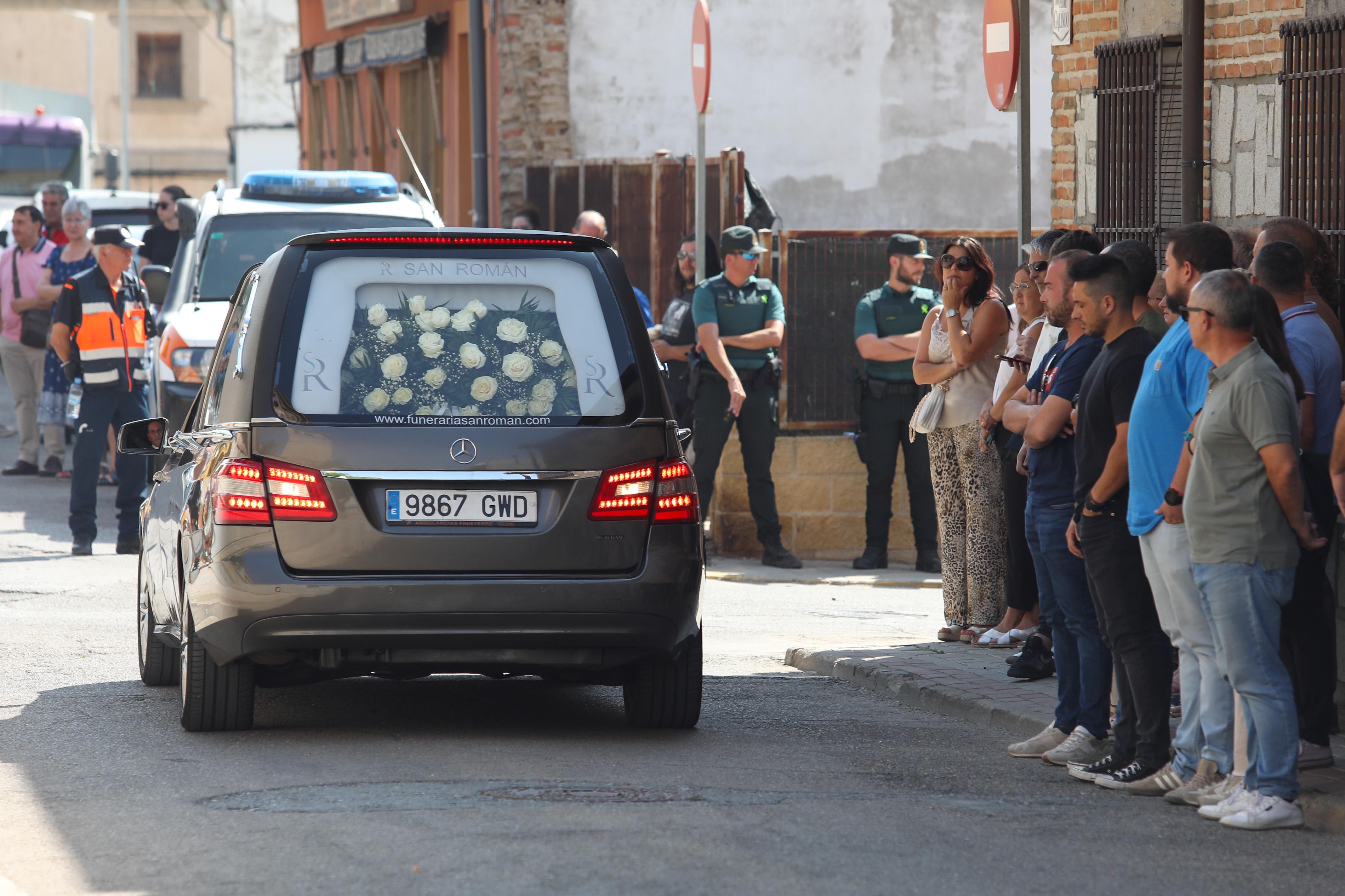 Durante el entierro ha habido un dispositivo de seguridad compuesto por dos policías locales, una decena de voluntarios de Protección Civil de las agrupaciones de Borox, Magány Mocejón, y la Guardia Civil