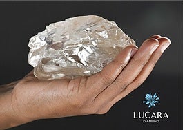 Hallan en una mina de Botsuana uno de los diamantes más grandes hasta la fecha que apenas cabe en la palma de la mano
