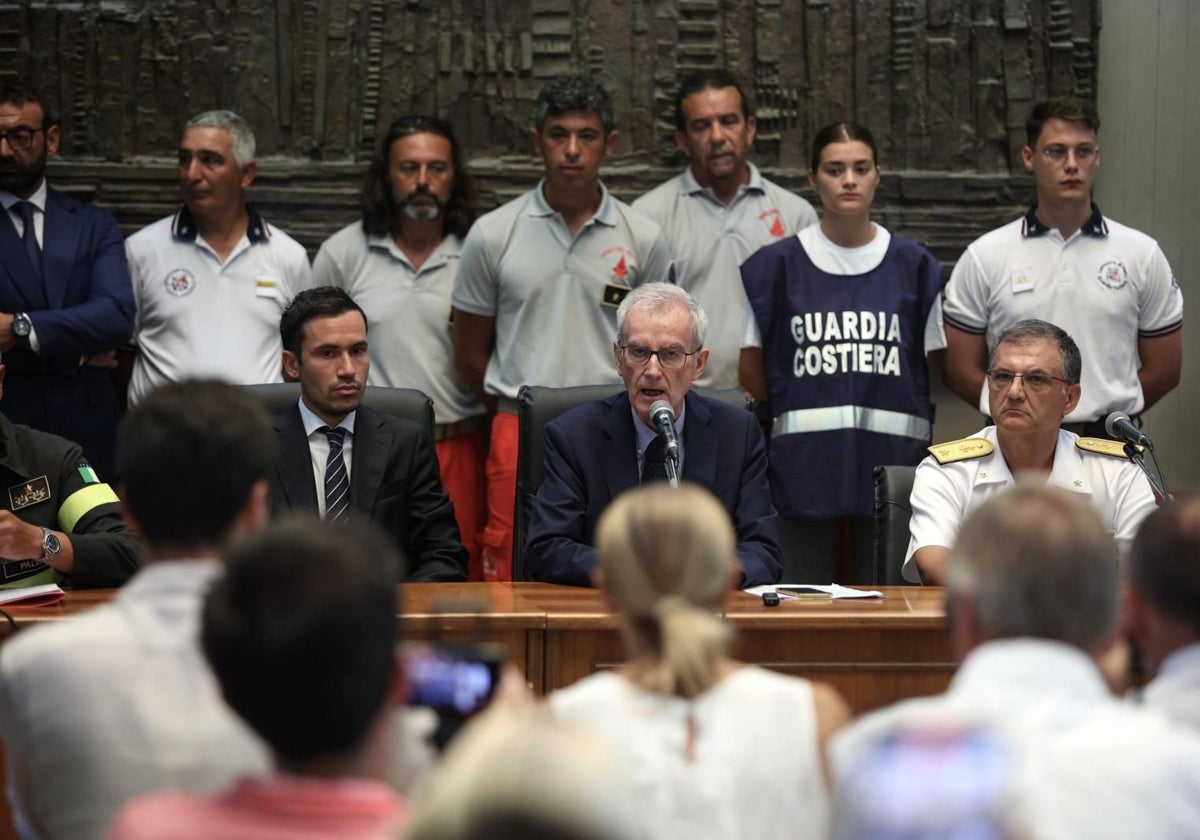 El fiscal jefe de Termini Imerese, Ambrogio Cartosio en la rueda de prensa en la que han facilitado los detalles del naufragio