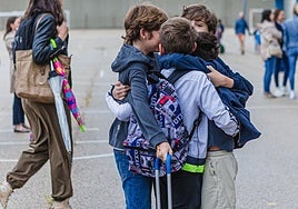 A vueltas con los móviles en las aulas y la nueva Selectividad: las novedades del curso escolar que pretende remontar PISA