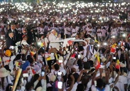 El Papa celebra una misa ante 600.000 personas en Timor, y alerta: «Atentos a cocodrilos que quieren cambiarles la cultura»