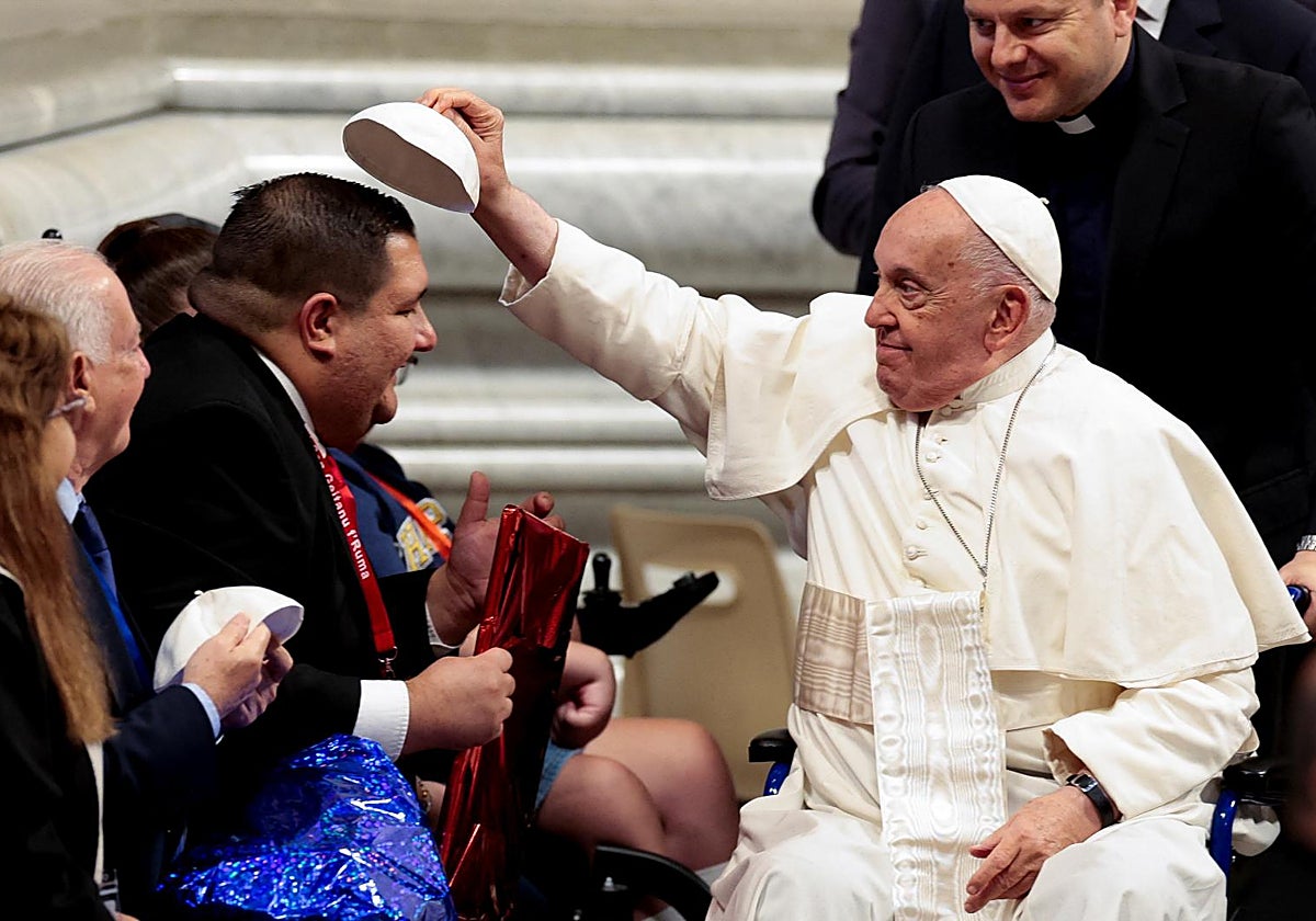 El Papa, este sábado, en un encuentro con los participantes en una peregrinación promovida por la Orden de los Clérigos Regulares Teatinos en la Basílica de San Pedro en el Vaticano