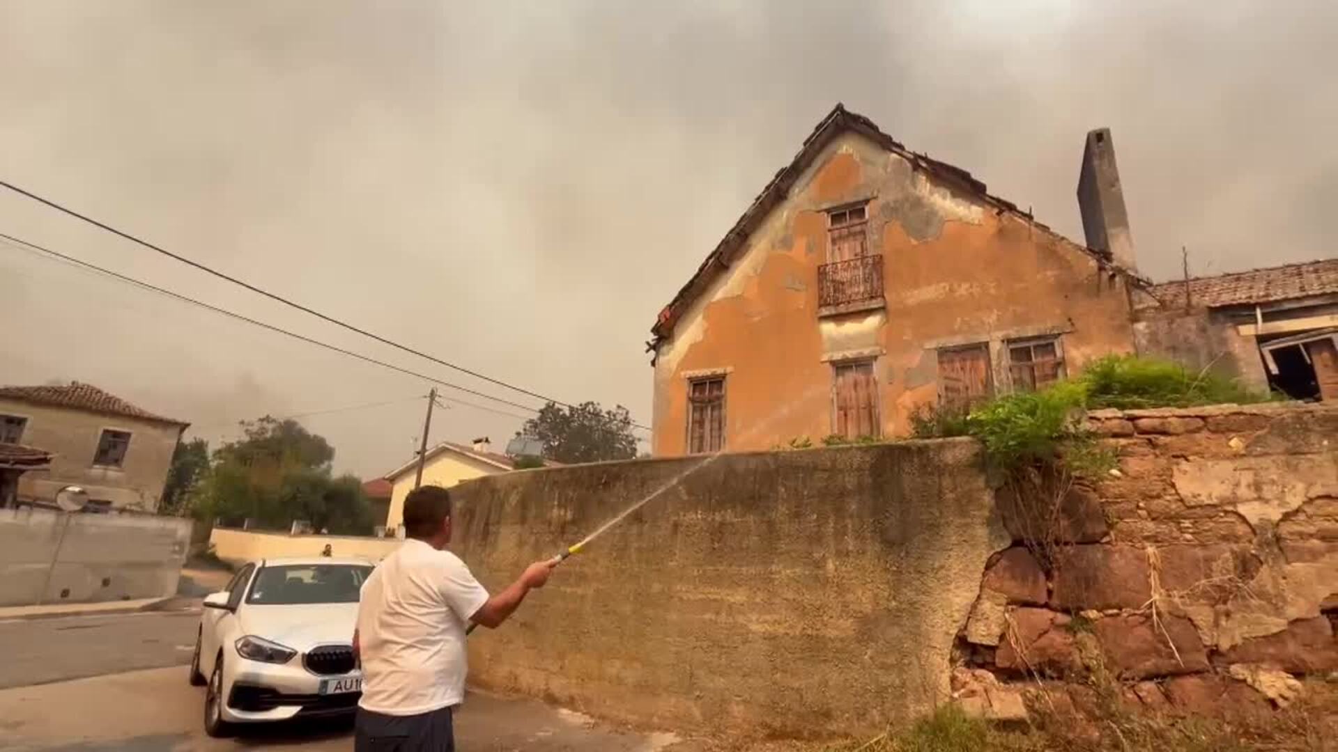 Tres bomberos mueren en los incendios de Portugal