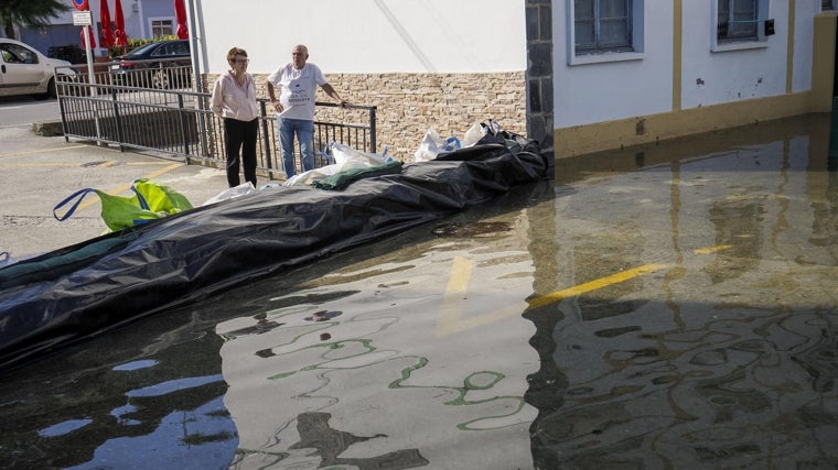 Vista de la marea viva en la localidad asturiana de Vegadeo este miércoles