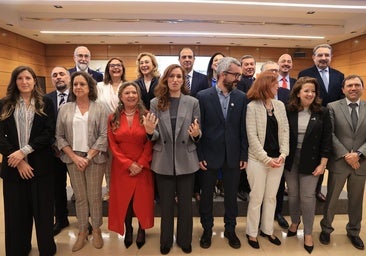 Mónica García pide a las comunidades que contraten a los MIR y estas le reprochan que se acuerde a 5 días de que acaben