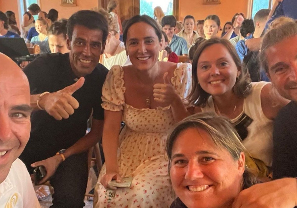 Tamara Falcó junto a algunos de sus acompañantes en la peregrinación a Medjugorje, en foto subida a su Instagram