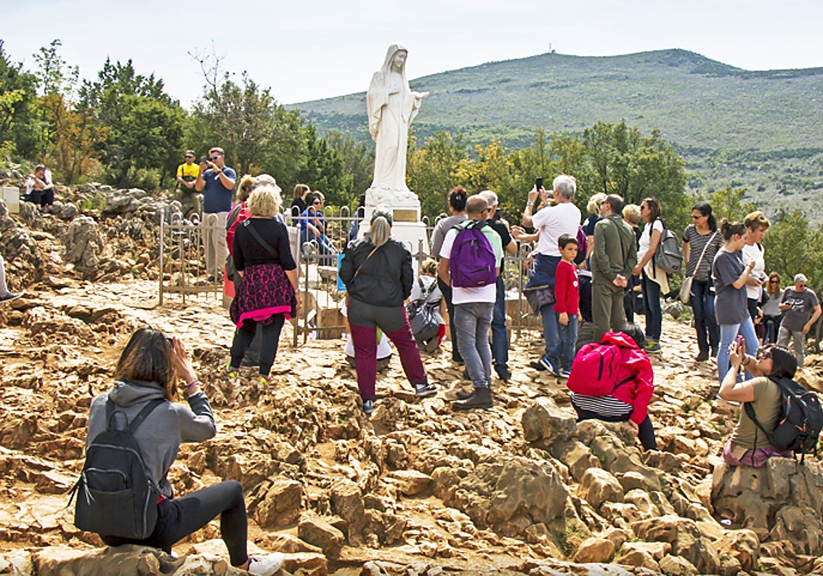 Imagen de los fieles de Medjugorje, Bosnia Herzegovina