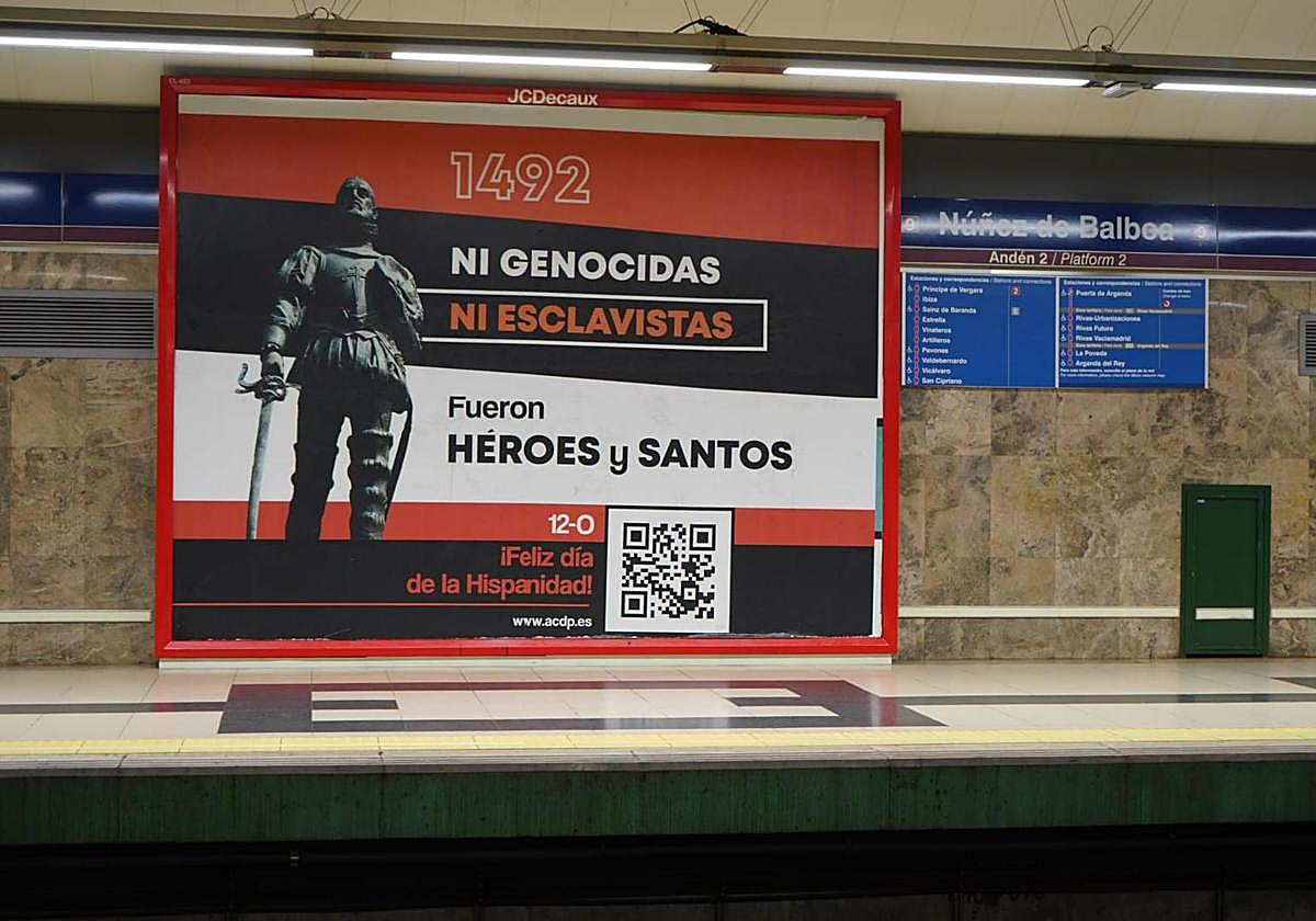 Uno de los carteles en el Metro de Madrid.
