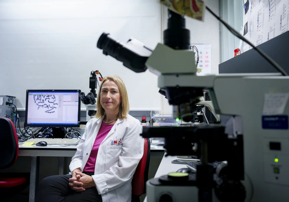 Cristina González, bióloga experta en genética, en el laboratorio