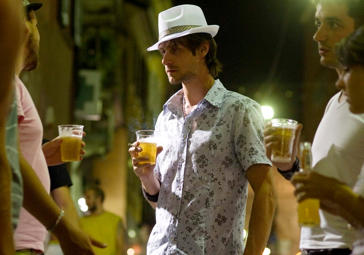 Hombre en paro y treintañero: el perfil del adicto al alcohol y la cocaína en España