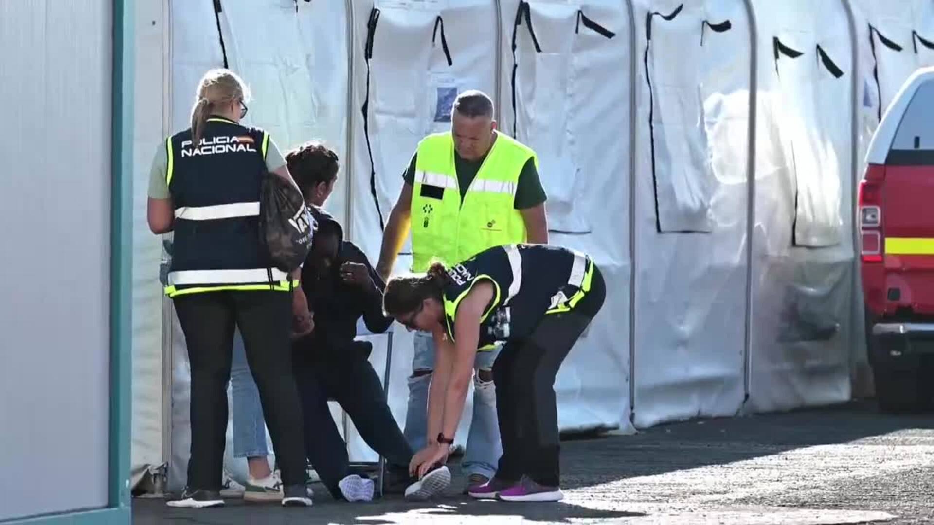 Llega un cayuco a El Hierro con 175 ocupantes, entre ellos un cadáver y nueve bebés