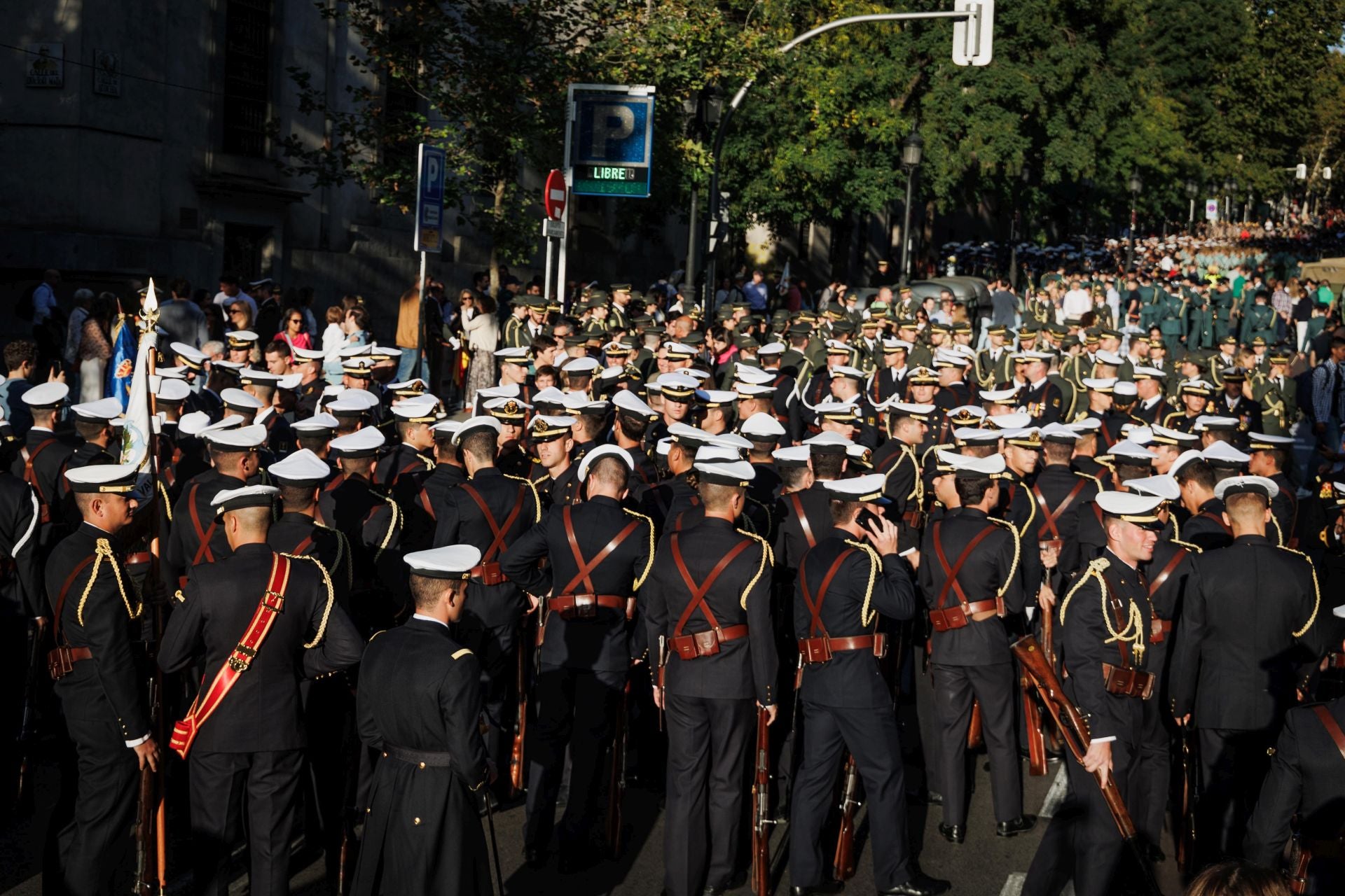 Ambiente del desfile del 12 de Octubre por el Día de la Hispanidad