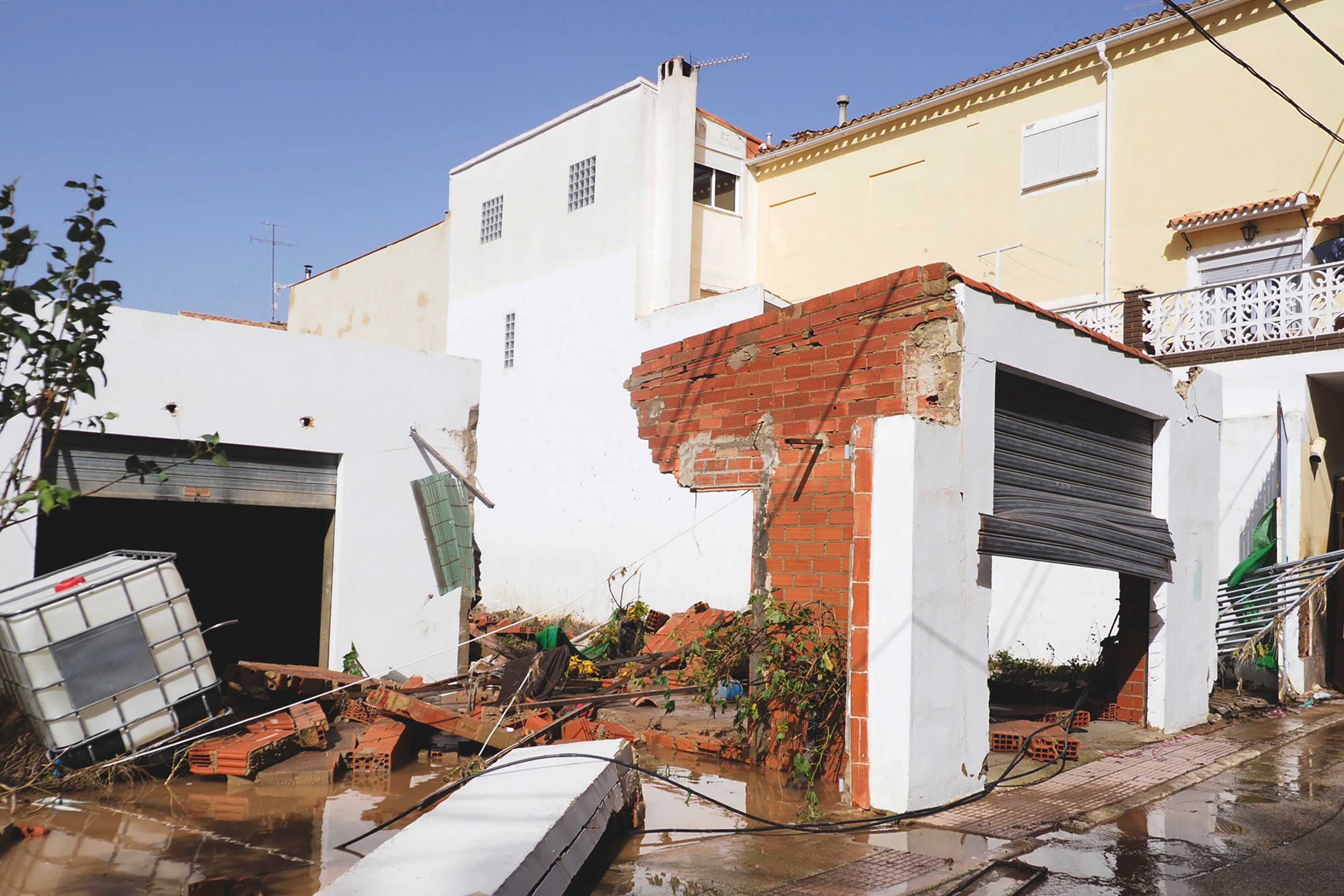 Inundaciones en la localidad conquense de Mira este miércoles, tras el paso de la Dana