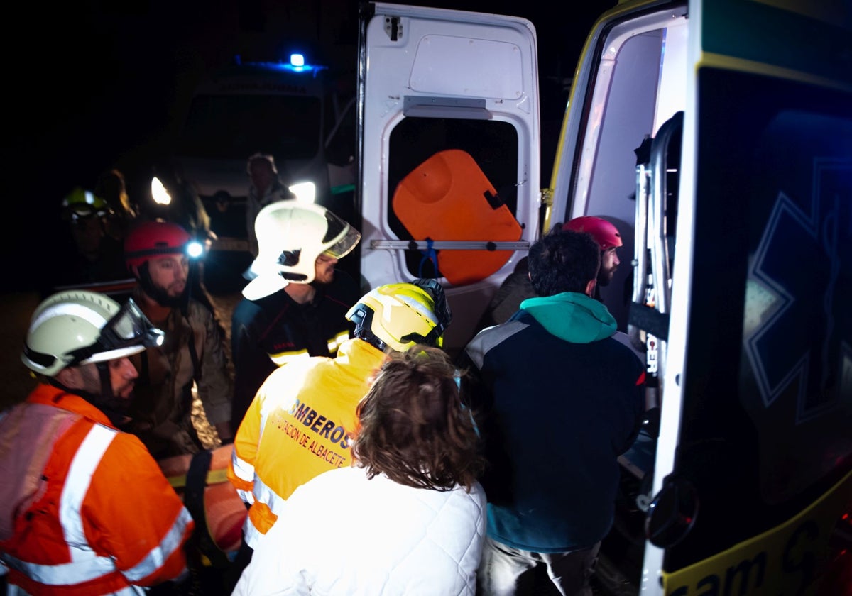 Varios servicios de emergencias ayudan en las labores de rescate en Letur, Albacete