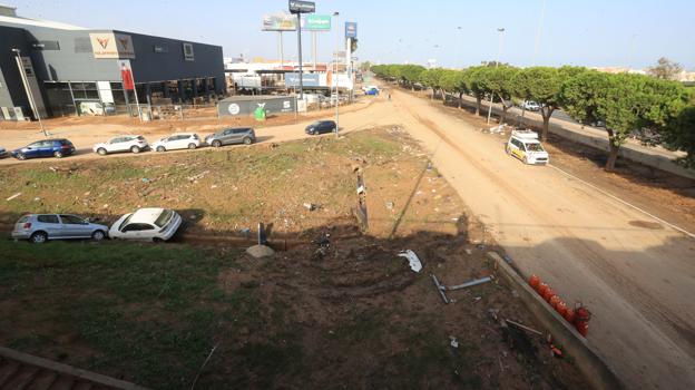 Image after - The passage of the DANA through the Industrial Estate in Sedaví next to the V-31 highway