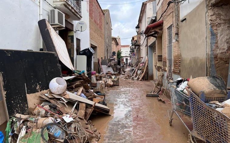 Imagen principal - Llocnou, el pueblo más pequeño de España al que todavía no ha llegado la ayuda oficial