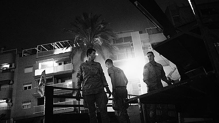 Noche en Paiporta: blindaje contra los saqueos y ayuda humanitaria en un &#039;buggy&#039;