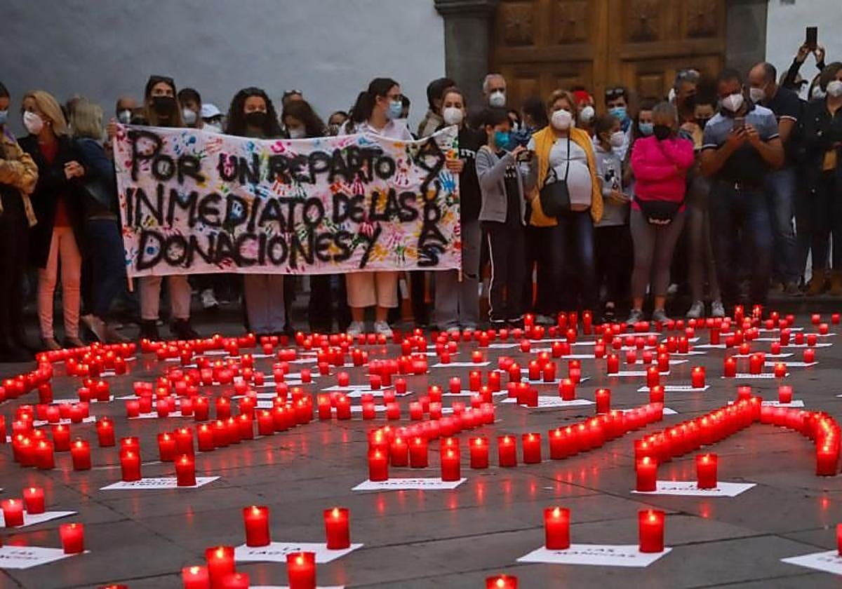 Manifestación por el reclamo de ayudas y donaciones de los afectados por el volcán