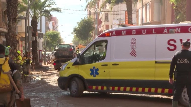 Las autoridades recomiendan el agua embotellada y sacar el lodo es una "prioridad"