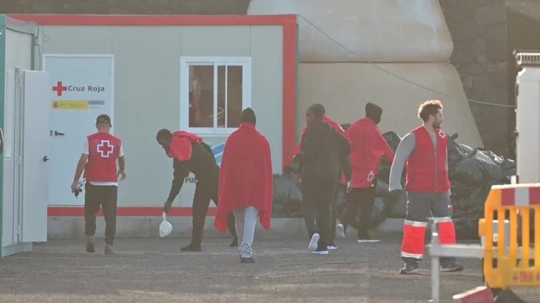 Un cayuco llega a El Hierro con 69 migrantes de Bangladés, Pakistán y Yemen