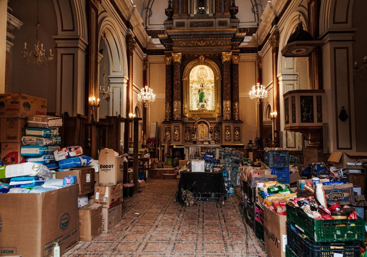 La parroquia de Llocnou de la Corona, el pueblo más pequeño de España, convertida en improvisado almacén de suministros