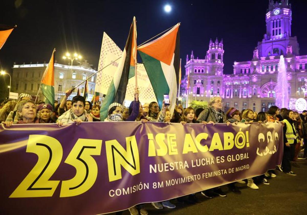 Manifestación contra la violencia a las mujeres convocada por Comisión del 8M