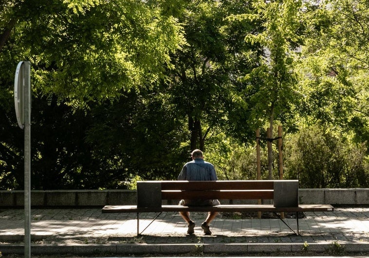 Más cáncer, soledad, consumo de drogas... los españoles creen que en 2034 la sociedad será mucho peor