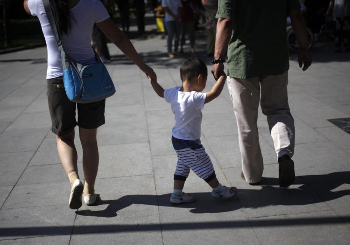 Una familia china con su único hijo