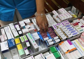 El Gobierno y las farmacéuticas pactan un plan para luchar contra el desabastecimiento de medicamentos y fomentar los genéricos