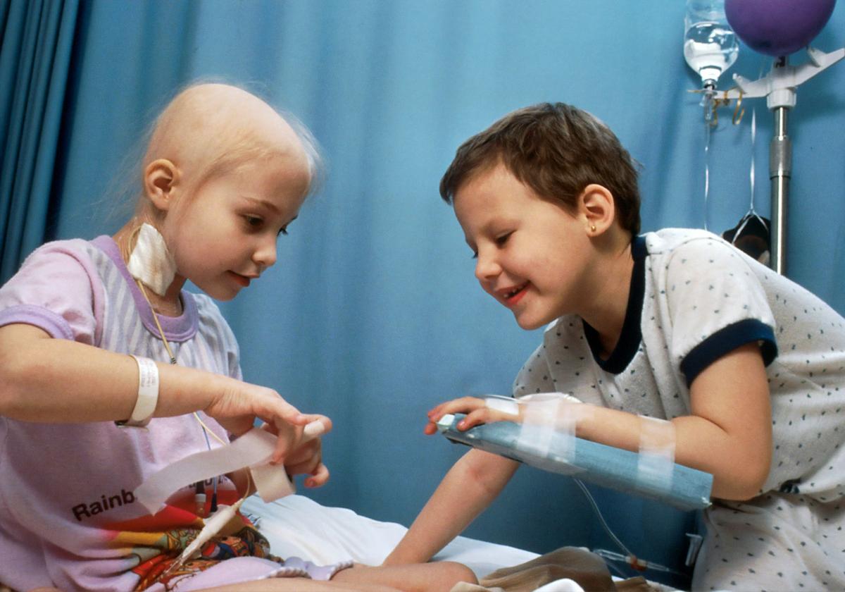 Niños en un hospital en una imagen de archivo