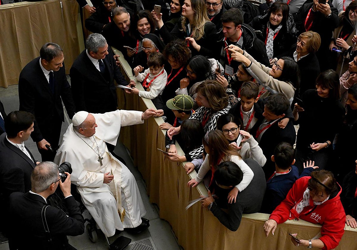 El Papa Francisco este sábado durante una audiencia con miembros de la Asociación Italiana contra la Leucemia, el Linfoma y el Mieloma (AIL) en el Aula Pablo VI,