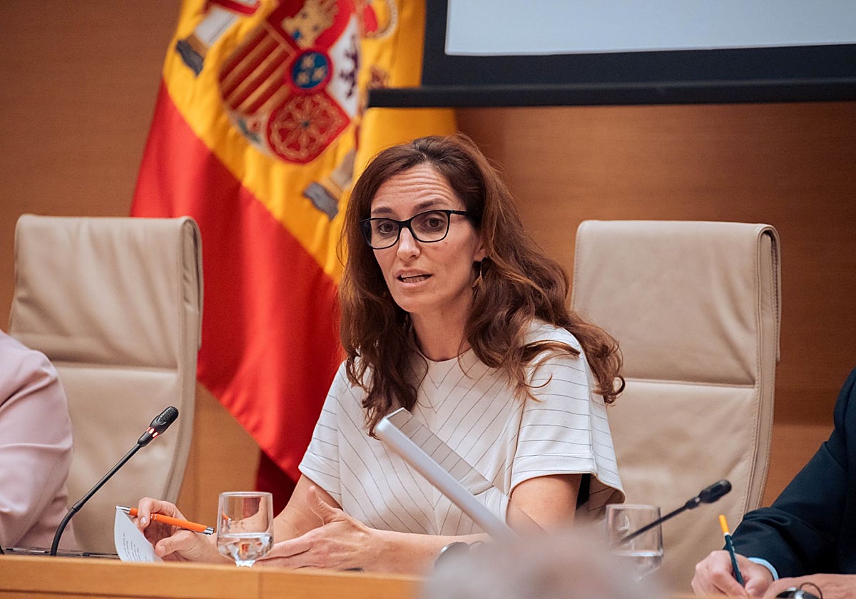 La ministra de Sanidad, Mónica García, durante su comparecencia en la Comisión de Sanidad del Congreso