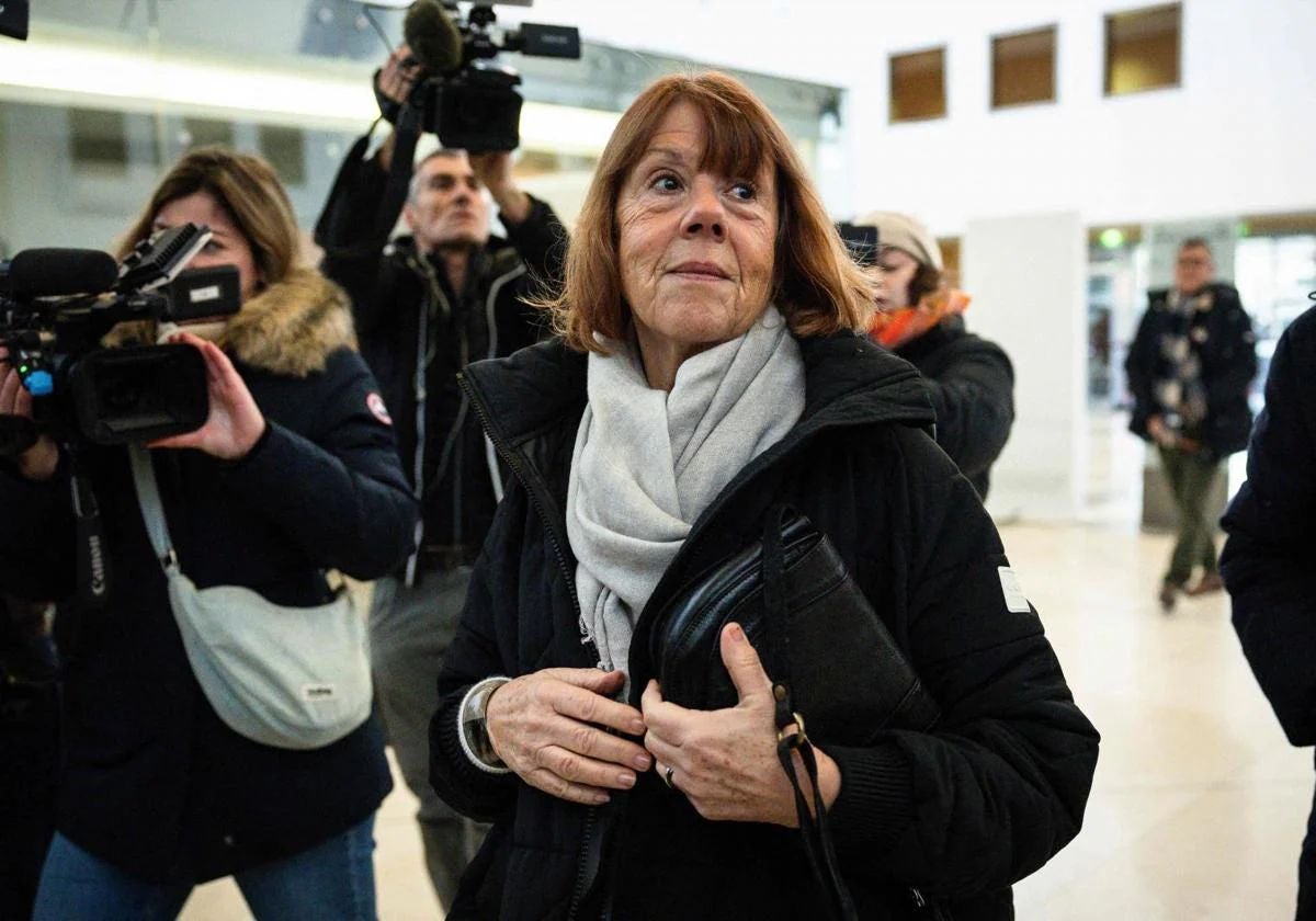 Gisèle Pelicot llega al tribunal de Aviñón para el último día de los alegatos finales de la defensa, en el juicio contra su ex pareja Dominique Pelicot