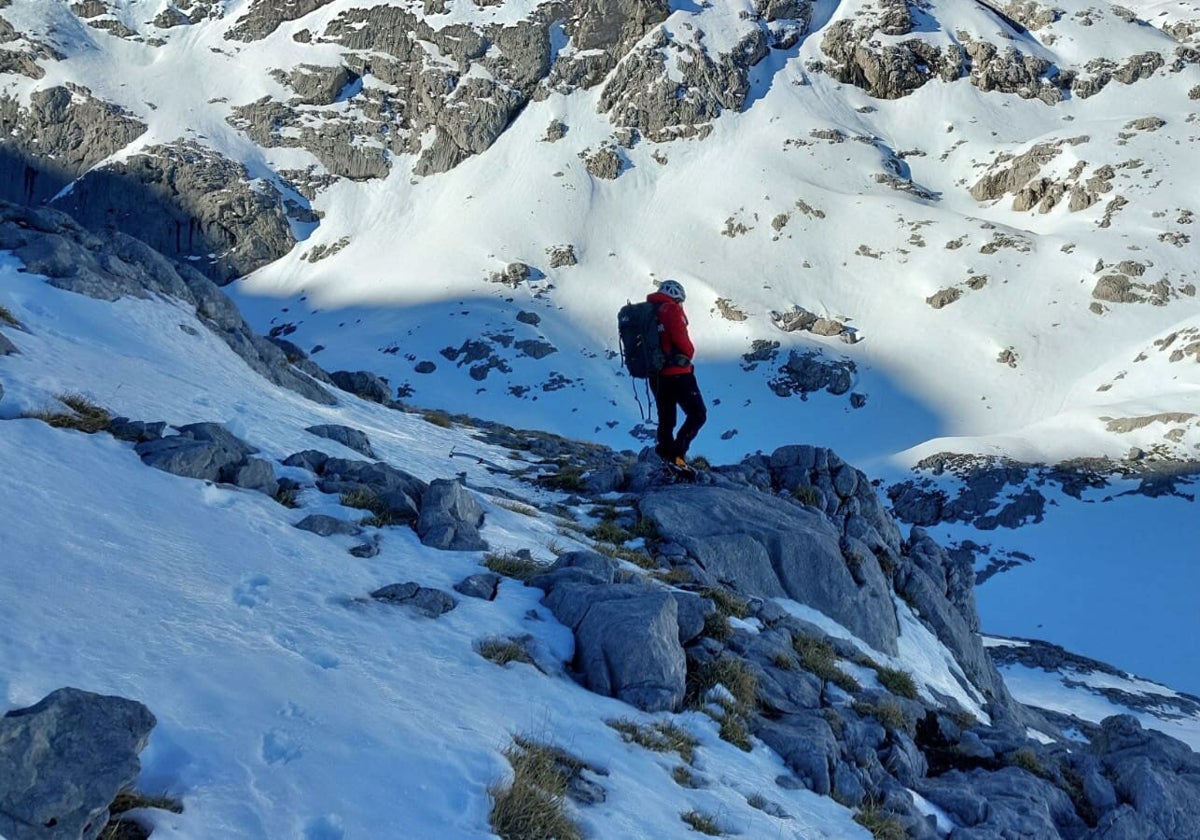 Una senderista y un cazador, hallados sin vida en una zona de montaña de Burgos