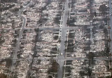 Los vientos que han convertido Los Ángeles en un infierno dan por primera vez un respiro