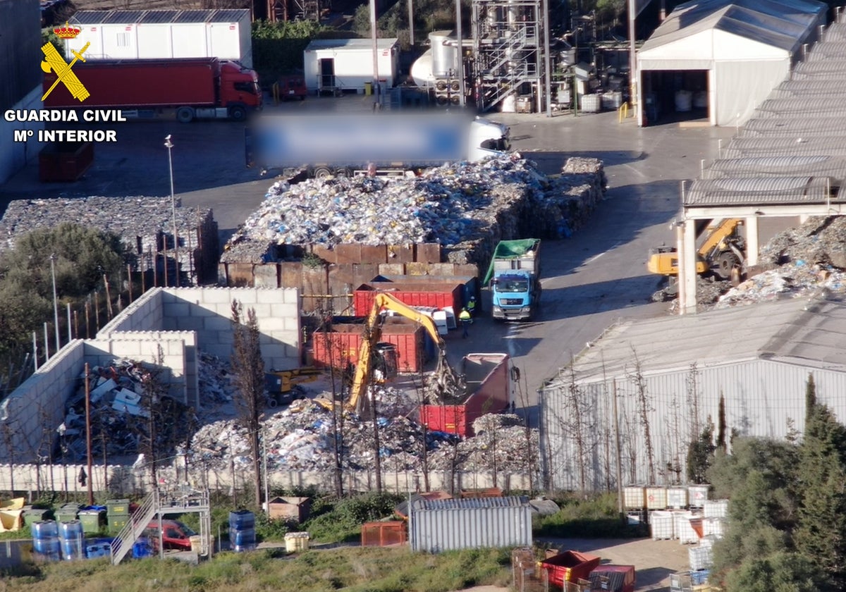 Uno de los vertederos intervenidos en la operación Rifiuti del Seprona