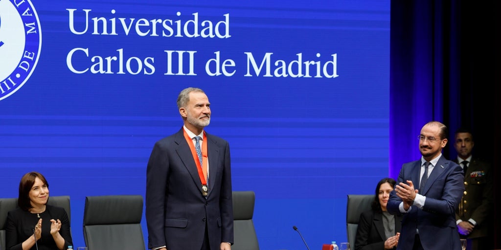 El Rey recibe la medalla de honor de la Universidad Carlos III: «Nunca ...