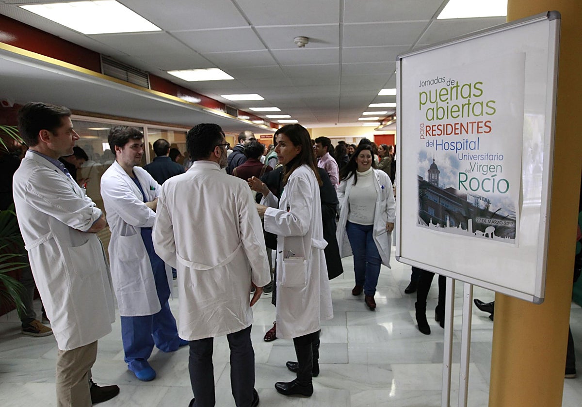Jornada de puertas abiertas para residentes en un hospital de Sevilla