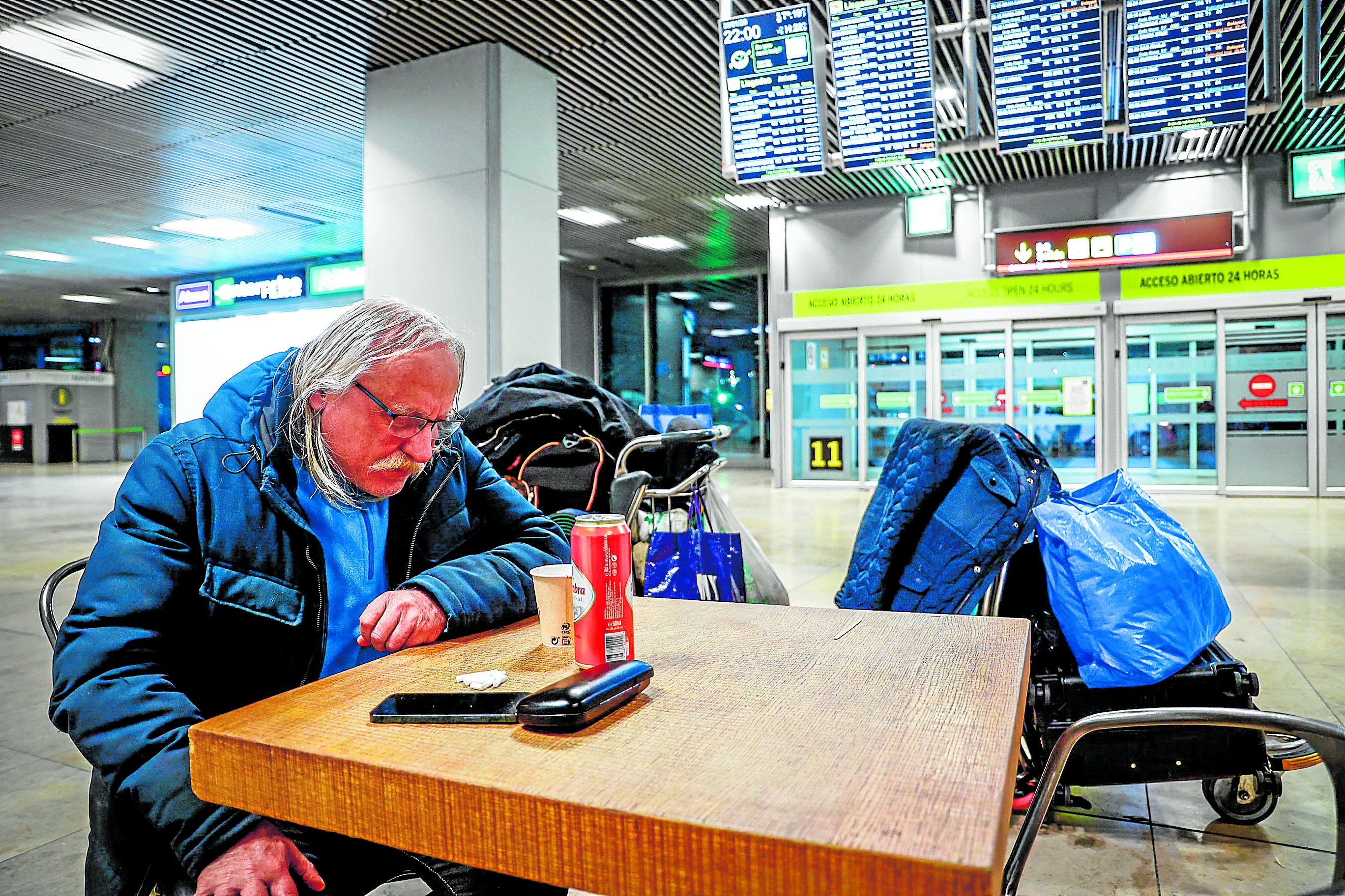 Los náufragos de Barajas: 19 años viviendo en un aeropuerto