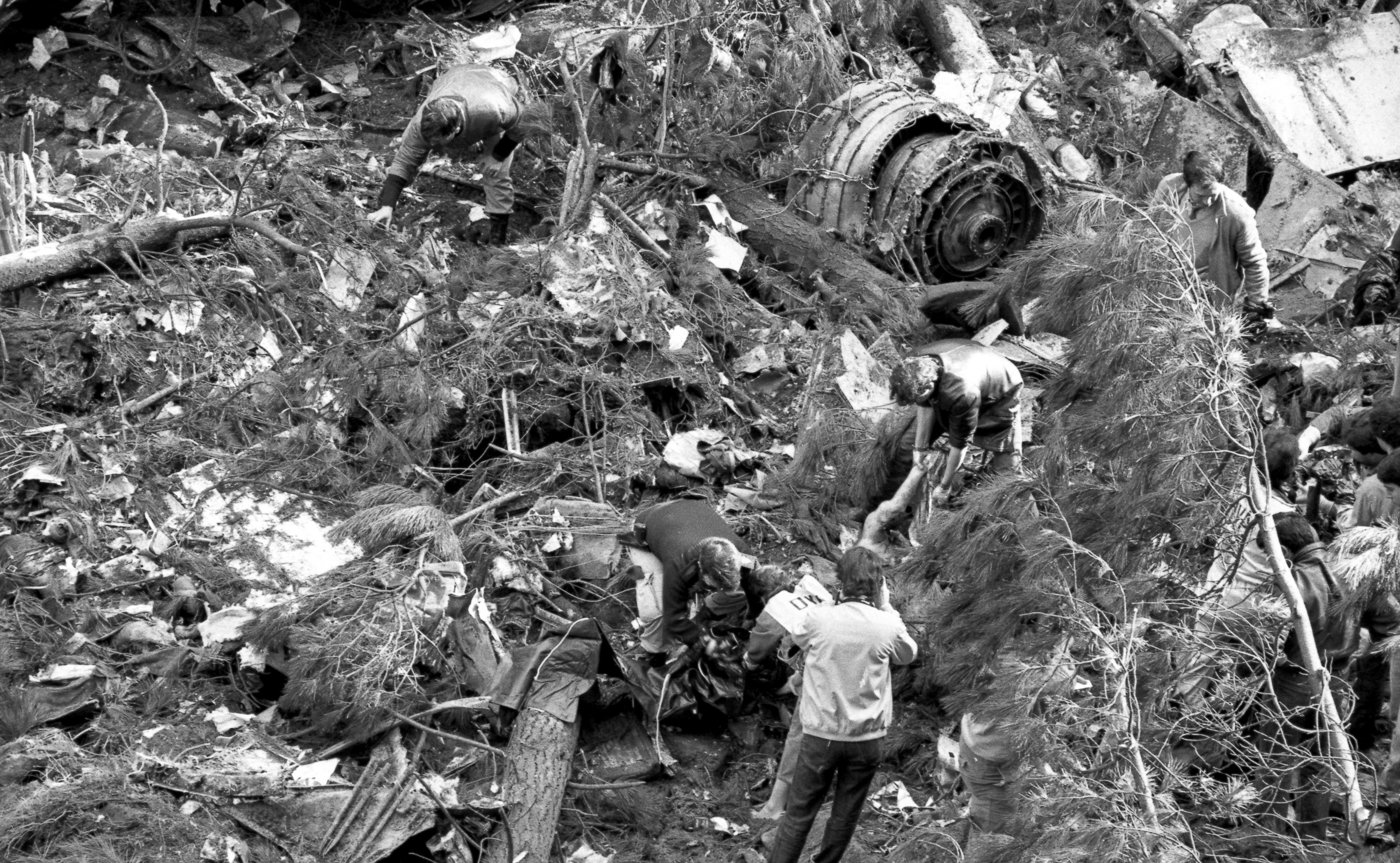 Además de un largo proceso judicial con indemnizaciones millonarias para las familias de las víctimas, el accidente provocó grandes cambios en la seguridad aeronaval: mejoras en cartografía y señalización de obstáculos, refuerzo del uso de sistemas de alerta de proximidad al terreno, mayor rigor en los procedimientos de aproximación, revisión de los entrenamientos de los pilotos y mejoras en la supervisión y control del espacio aéreo.