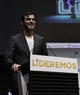 Imagen secundaria 2 - Los premios &#039;Lideremos&#039; reconocen el talento y liderazgo joven: «Sois inspiración, sois fuerza, sois esperanza»