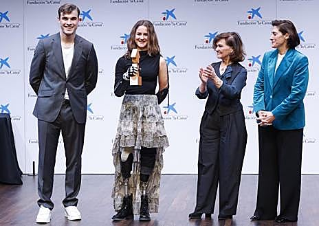 Imagen secundaria 1 - Los premios &#039;Lideremos&#039; reconocen el talento y liderazgo joven: «Sois inspiración, sois fuerza, sois esperanza»