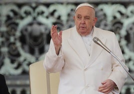 El Papa Francisco experimenta una «leve mejoría» dentro de un cuadro complicado