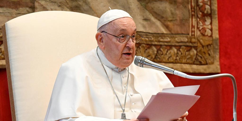 El Papa pasa una noche tranquila tras la crisis respiratoria del sábado