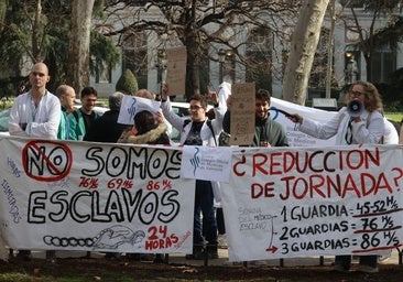 Los médicos se plantan ante Mónica García y convocan una huelga en todo el país