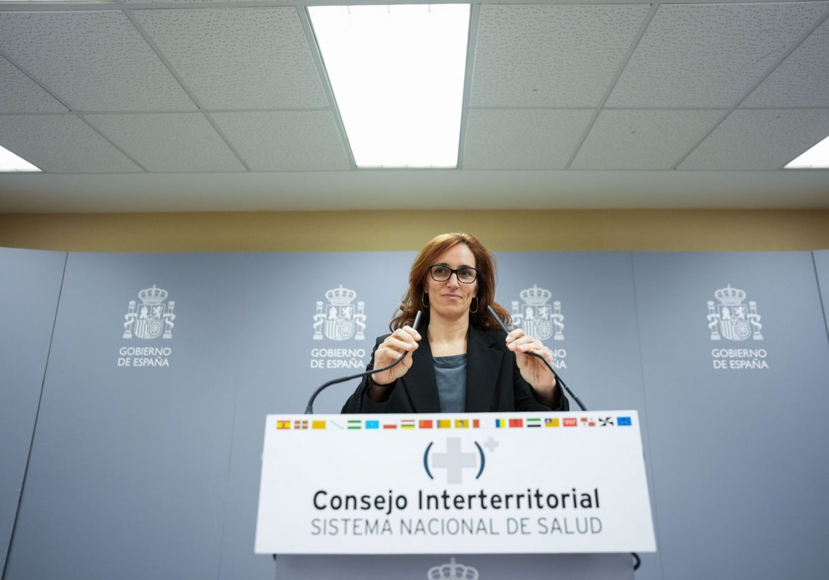 La ministra de Sanidad, Mónica García, en una comparecencia ante los medios tras el Consejo Interterritorial